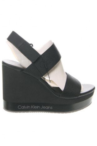 Sandały Calvin Klein Jeans, Rozmiar 40, Kolor Czarny, Cena 599,99 zł