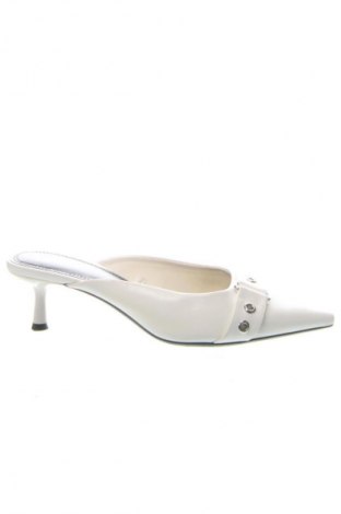 Чехли Bershka, Размер 39, Цвят Бял, Цена 22,39 €