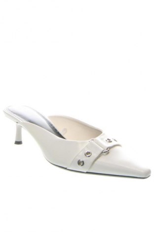 Чехли Bershka, Размер 39, Цвят Бял, Цена 22,39 €