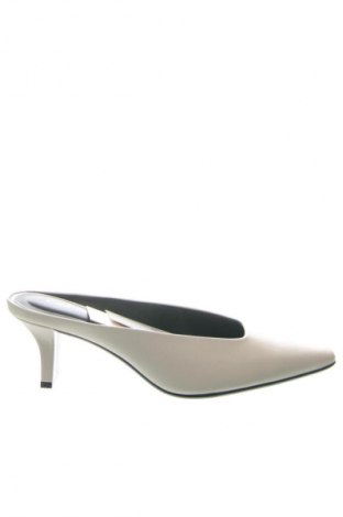 Чехли Calvin Klein, Размер 37, Цвят Екрю, Цена 138,04 €