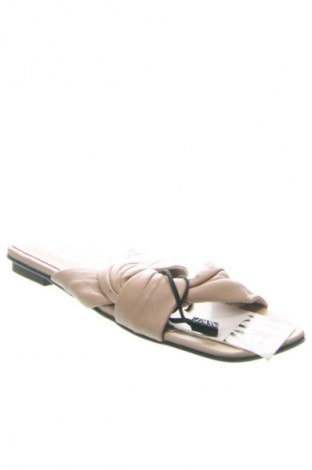 Чехли Zara, Размер 36, Цвят Бежов, Цена 28,63 €