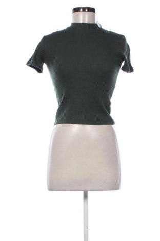 Damen Shirt Bershka, Größe M, Farbe Grün, Preis € 5,99