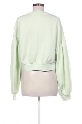 Дамска блуза Bershka, Размер L, Цвят Зелен, Цена 10,00 €