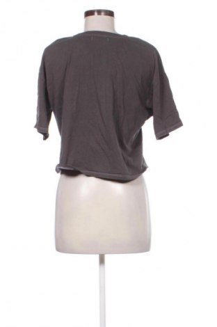 Дамска блуза Cropp, Размер M, Цвят Сив, Цена 14,00 €