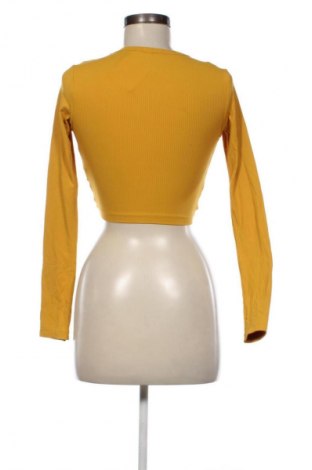 Damen Shirt Stradivarius, Größe M, Farbe Gelb, Preis € 5,99