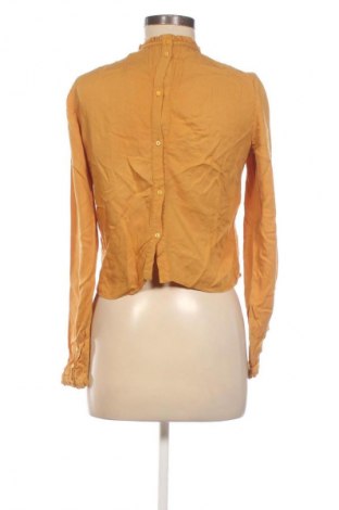 Дамска риза Bershka, Размер S, Цвят Жълт, Цена 9,73 €