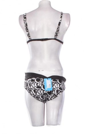 Damen-Badeanzug Arena, Größe M, Farbe Mehrfarbig, Preis € 39,00