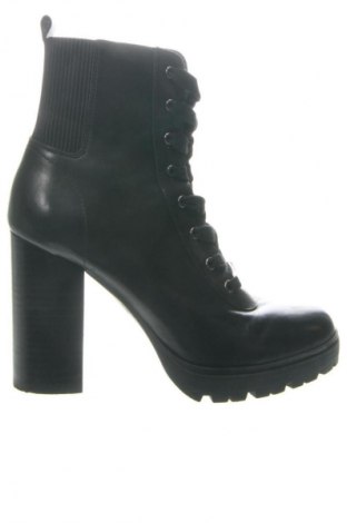 Дамски боти Steve Madden, Размер 41, Цвят Черен, Цена 102,25 €