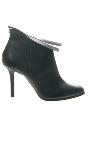 Дамски боти Zara, Размер 39, Цвят Черен, Цена 39,36 €