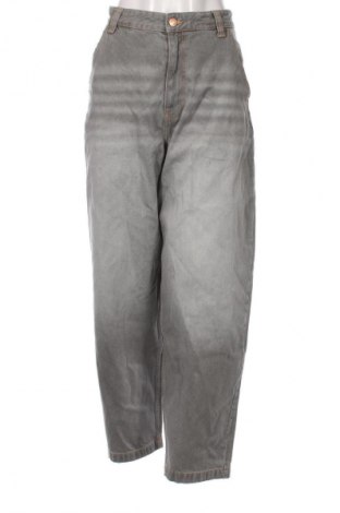 Dámske džínsy  Bershka, Veľkosť M, Farba Sivá, Cena  27,95 €