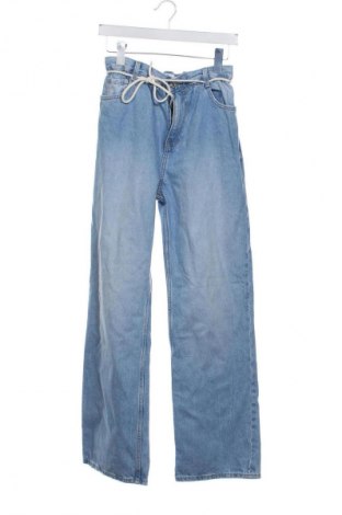 Damskie jeansy Bershka, Rozmiar XS, Kolor Niebieski, Cena 37,99 zł
