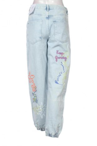 Дамски дънки Bershka, Размер M, Цвят Многоцветен, Цена 24,03 €