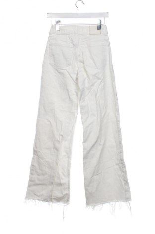 Női farmernadrág Pull&Bear, Méret XS, Szín Fehér, Ár 6 092 Ft