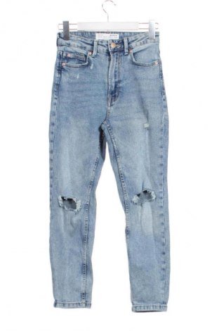 Γυναικείο Τζίν Stradivarius, Μέγεθος XS, Χρώμα Μπλέ, Τιμή 11,99 €