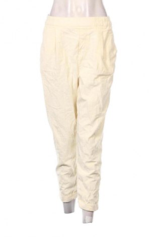 Damskie sztruksy United Colors Of Benetton, Rozmiar L, Kolor ecru, Cena 50,99 zł