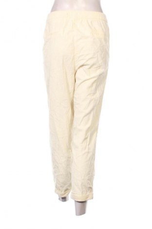 Damskie sztruksy United Colors Of Benetton, Rozmiar L, Kolor ecru, Cena 50,99 zł