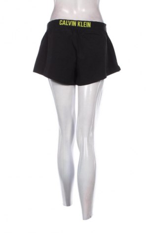Dámské kraťasy  Calvin Klein, Velikost M, Barva Černá, Cena  709,00 Kč