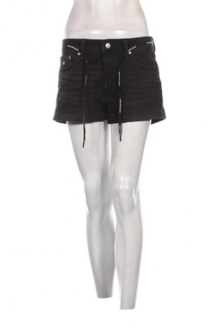 Дамски къс панталон Calvin Klein Jeans, Размер M, Цвят Черен, Цена 25,00 €