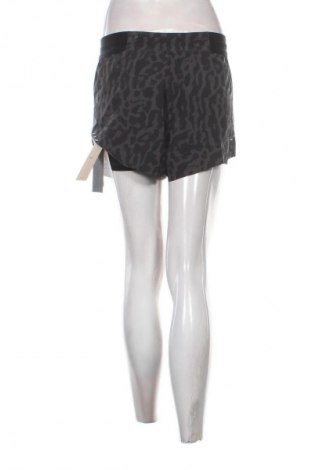 Női rövidnadrág Nike, Méret S, Szín Sokszínű, Ár 15 889 Ft