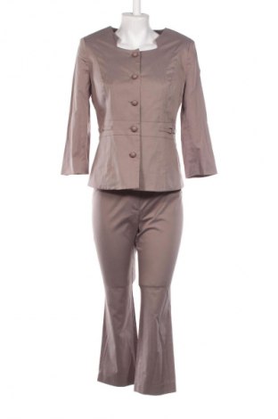 Női öltöny Ariston S, Méret M, Szín Barna, Ár 18 595 Ft