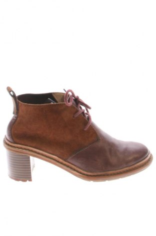 Дамски обувки Clarks, Размер 38, Цвят Кафяв, Цена 84,00 €