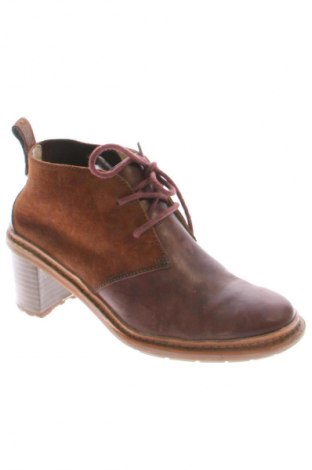 Дамски обувки Clarks, Размер 38, Цвят Кафяв, Цена 84,00 €