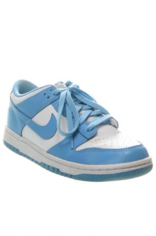 Дамски обувки Nike, Размер 40, Цвят Многоцветен, Цена 84,00 €