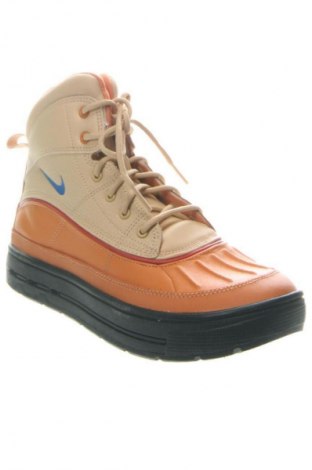 Дамски обувки Nike, Размер 37, Цвят Многоцветен, Цена 122,89 €