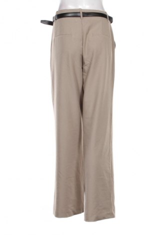 Дамски панталон Stradivarius, Размер M, Цвят Бежов, Цена 39,00 €