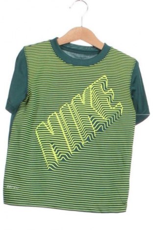 Детска тениска Nike, Размер 3-4y/ 104-110 см, Цвят Многоцветен, Цена 10,16 €