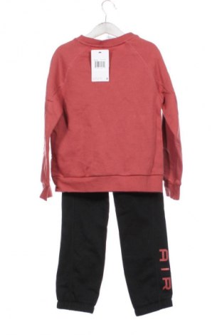 Детски спортен екип Nike, Размер 5-6y/ 116-122 см, Цвят Многоцветен, Цена 42,94 €