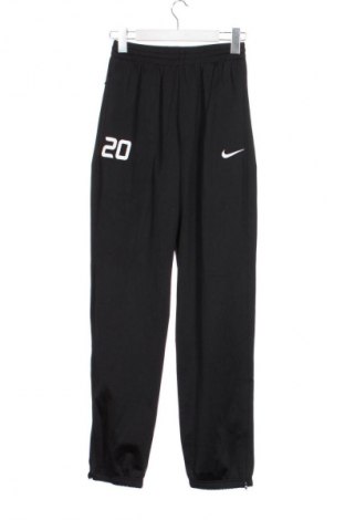 Детско спортно долнище Nike, Размер 15-18y/ 170-176 см, Цвят Черен, Цена 15,84 €