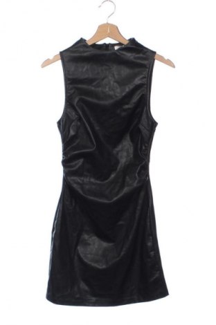 Bőrruha Pull&Bear, Méret S, Szín Fekete, Ár 12 829 Ft