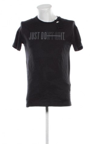 Мъжка тениска Nike, Размер M, Цвят Черен, Цена 32,00 €