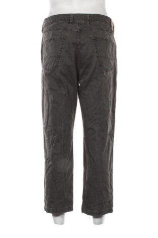 Мъжки дънки Bugatti, Размер XL, Цвят Зелен, Цена 23,51 €