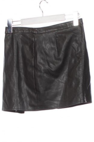 Rock Bershka, Größe S, Farbe Grün, Preis € 9,78