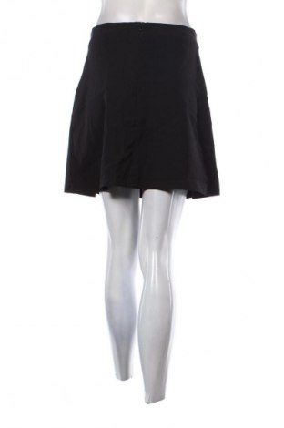 Пола Pigalle, Размер M, Цвят Черен, Цена 3,57 €