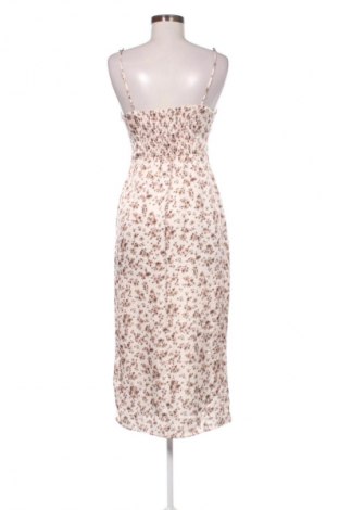 Рокля Bershka, Размер L, Цвят Многоцветен, Цена 22,82 €