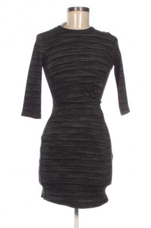 Sukienka Bershka, Rozmiar XS, Kolor Kolorowy, Cena 107,17 zł