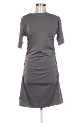 Рокля Boohoo, Размер M, Цвят Сив, Цена 31,73 €