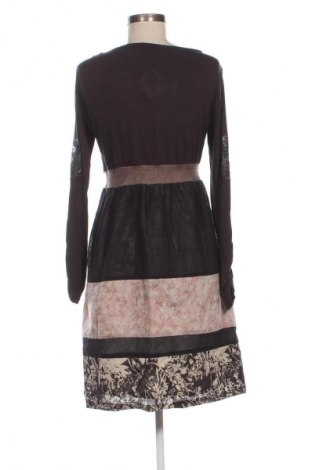 Рокля Cream, Размер M, Цвят Многоцветен, Цена 42,00 €