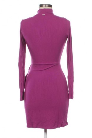 Рокля Guess, Размер XS, Цвят Лилав, Цена 49,00 €