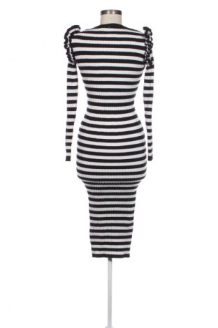 Рокля Guess, Размер S, Цвят Многоцветен, Цена 56,00 €