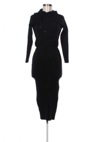 Рокля Mohito, Размер XXS, Цвят Черен, Цена 19,95 €