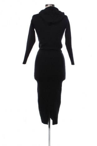 Рокля Mohito, Размер XXS, Цвят Черен, Цена 19,95 €