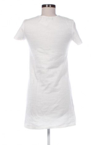 Рокля Stradivarius, Размер S, Цвят Бял, Цена 20,00 €