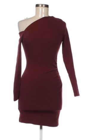 Рокля Stradivarius, Размер S, Цвят Червен, Цена 5,11 €