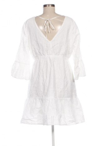 Ruha Unbranded, Méret L, Szín Fehér, Ár 6 189 Ft