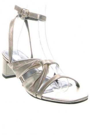 Сандали Golden sun, Размер 38, Цвят Златист, Цена 65,44 €