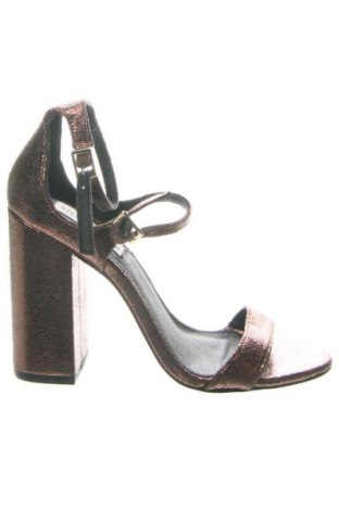 Сандали Steve Madden, Размер 38, Цвят Кафяв, Цена 66,46 €